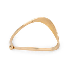 Charger l'image dans la galerie, Bracelet jonc or jaune ondulé du Créateur Jacque Moniquet
