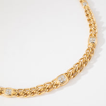 Charger l'image dans la galerie, Collier or jaune maille gourmette intercalé de maillon en  diamant

