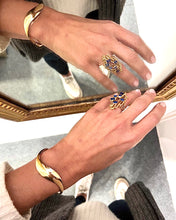 Charger l'image dans la galerie, Bague moderniste en or texturé et ajouré,ornée de lapis lazuli
