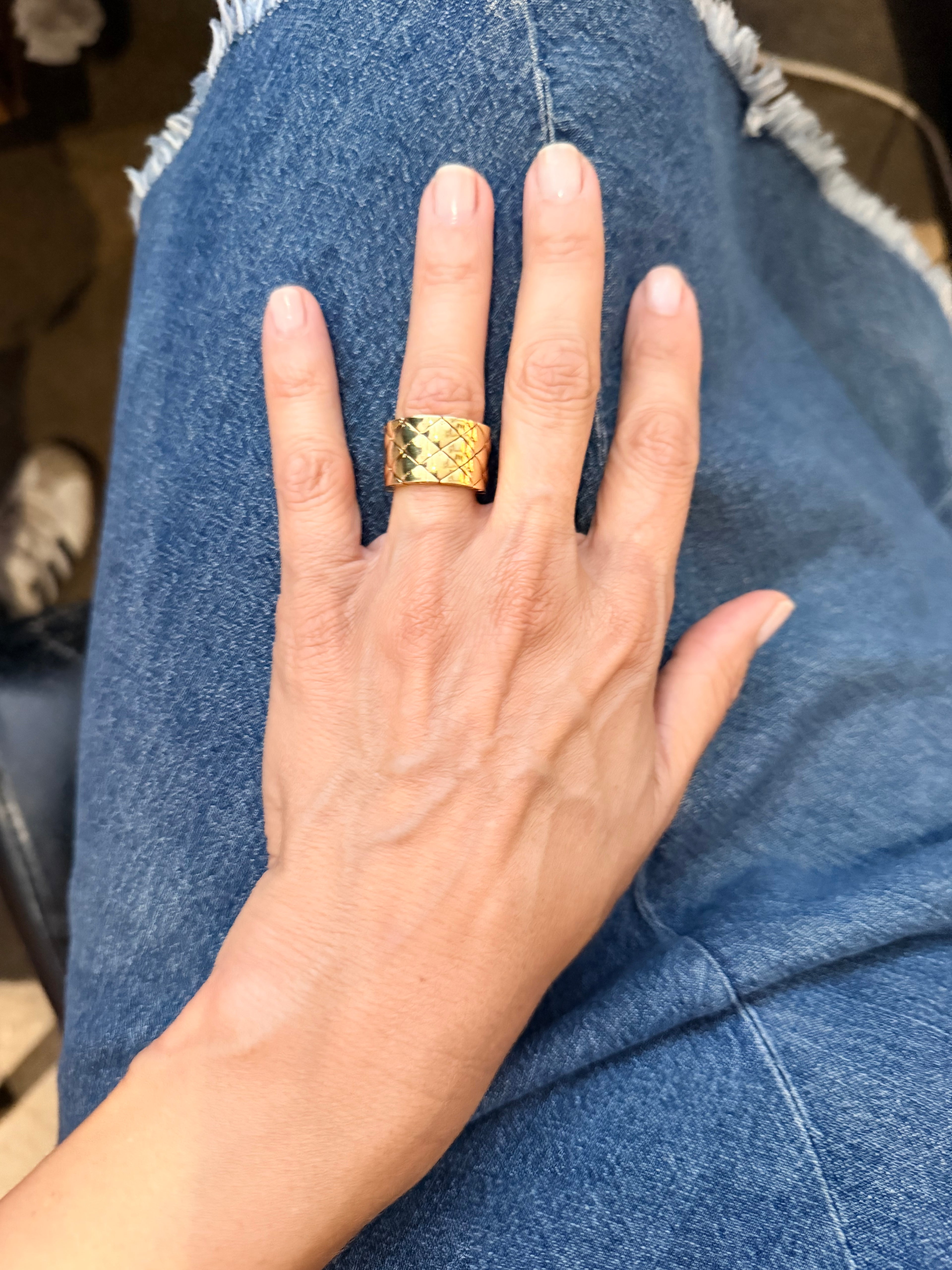 Bague Chanel "Matelassé" en or jaune