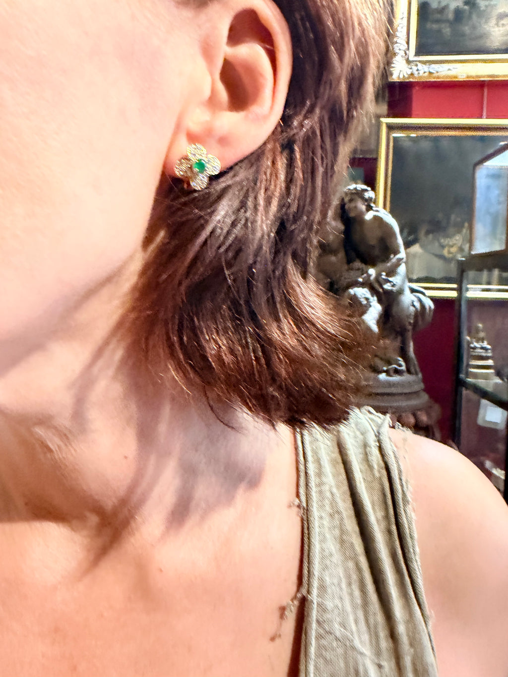 Boucles d'oreilles "Fleurette" Van Clef & Arpels en émeraude et diamants