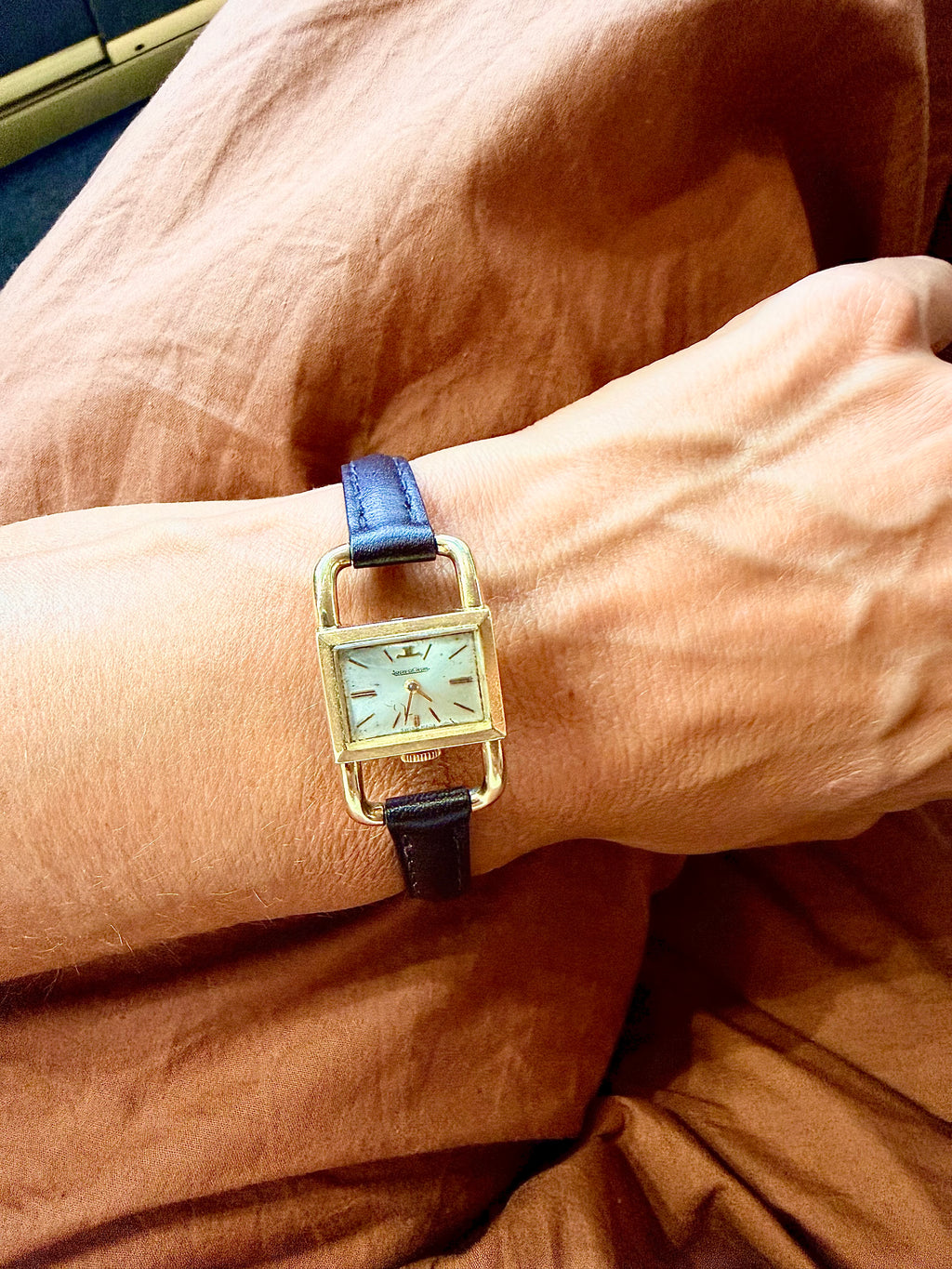 Jaeger-Lecoultre "Etrier" watch in gold and leather