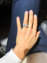 Charger l'image dans la galerie, Bague en or gris design en diamant taille princesse
