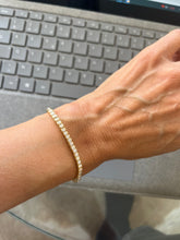 Charger l'image dans la galerie, Bracelet riviere en diamant, sur or jaune en serti semi-clos
