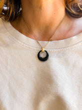 Charger l'image dans la galerie, Pendentif or jaune et diamant de la maison Van Cleef and Arpels
