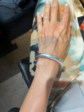 Charger l'image dans la galerie, Bracelet jonc en argent de la maison Hermès,modèle Lima
