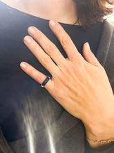 Charger l'image dans la galerie, Bague or jaune et onyx de la maison Cartier
