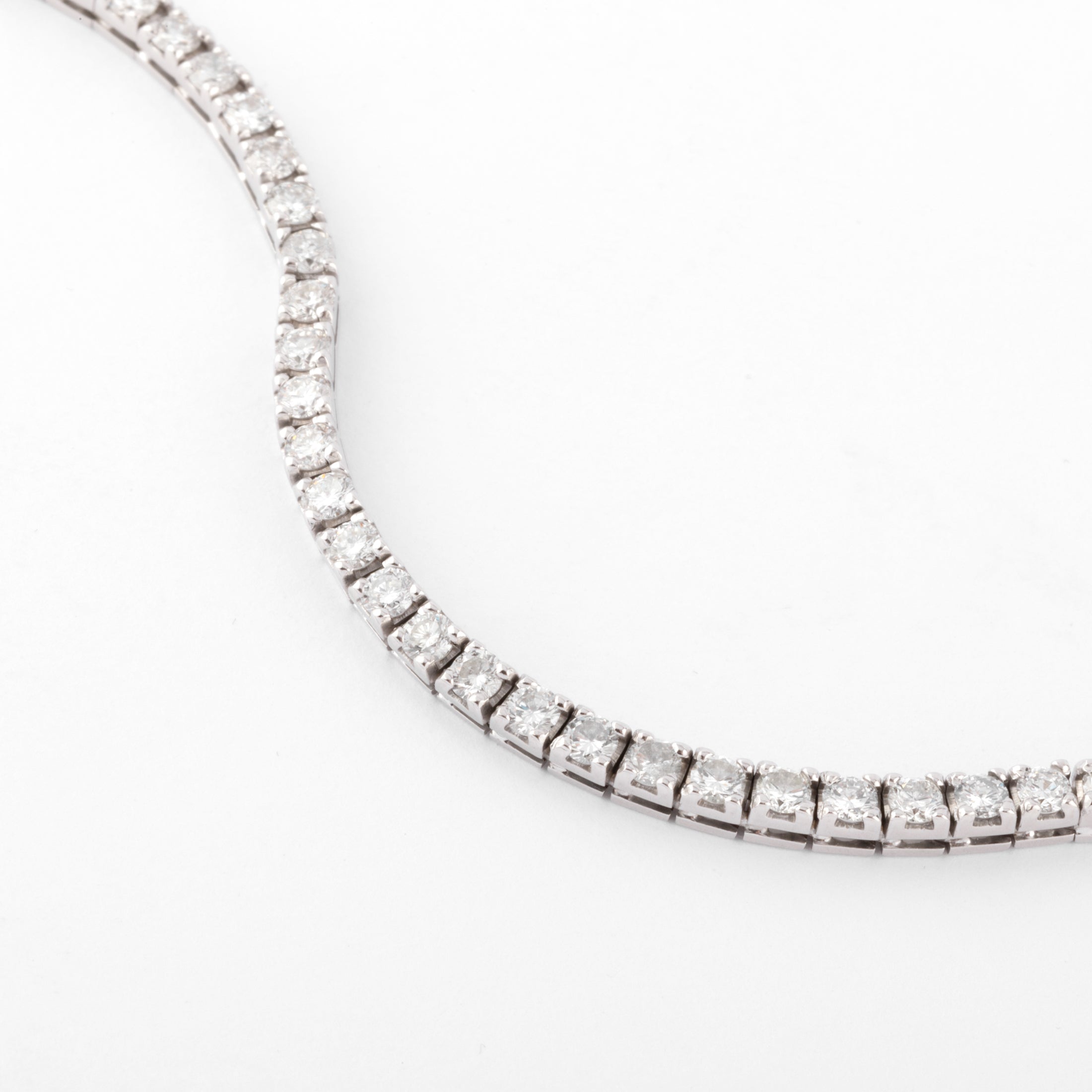 Bracelet Rivière en Or gris orné de diamant