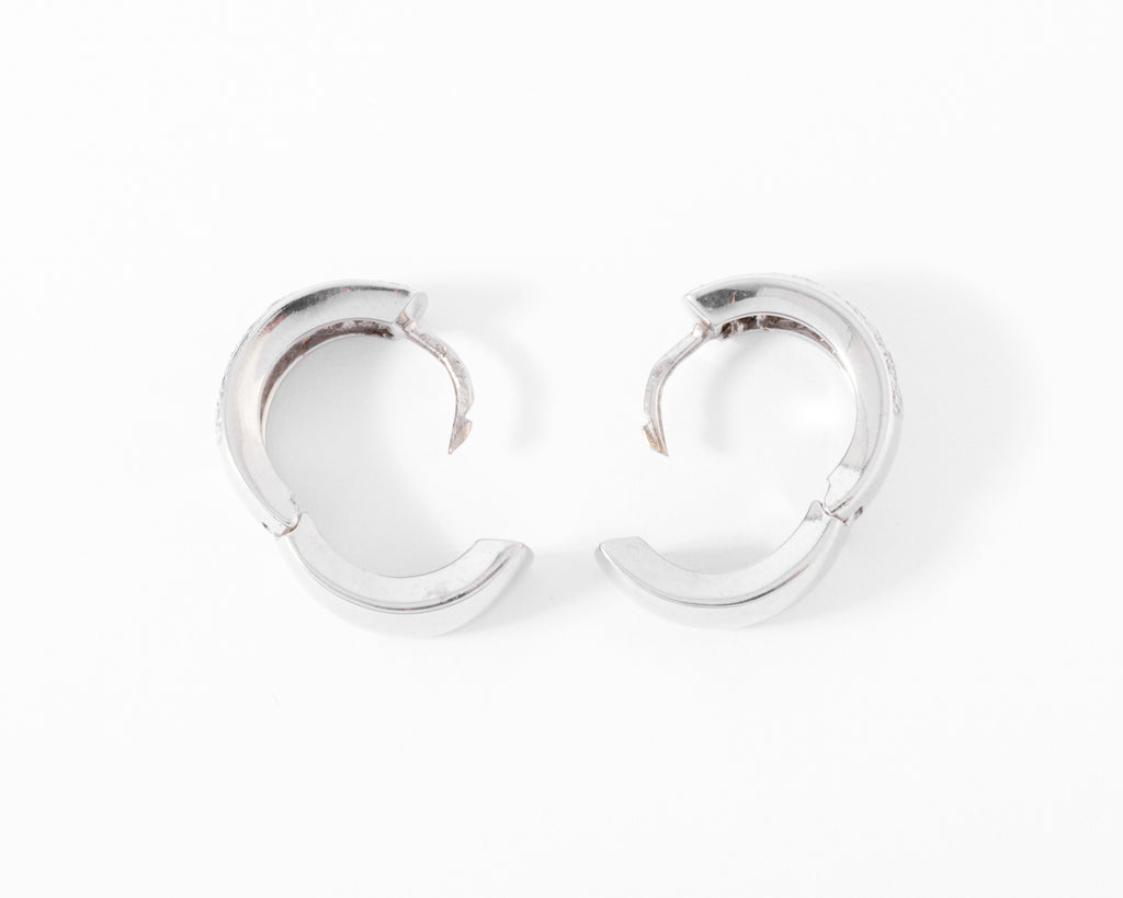 Boucles d'oreilles en demi créole en or gris et diamant