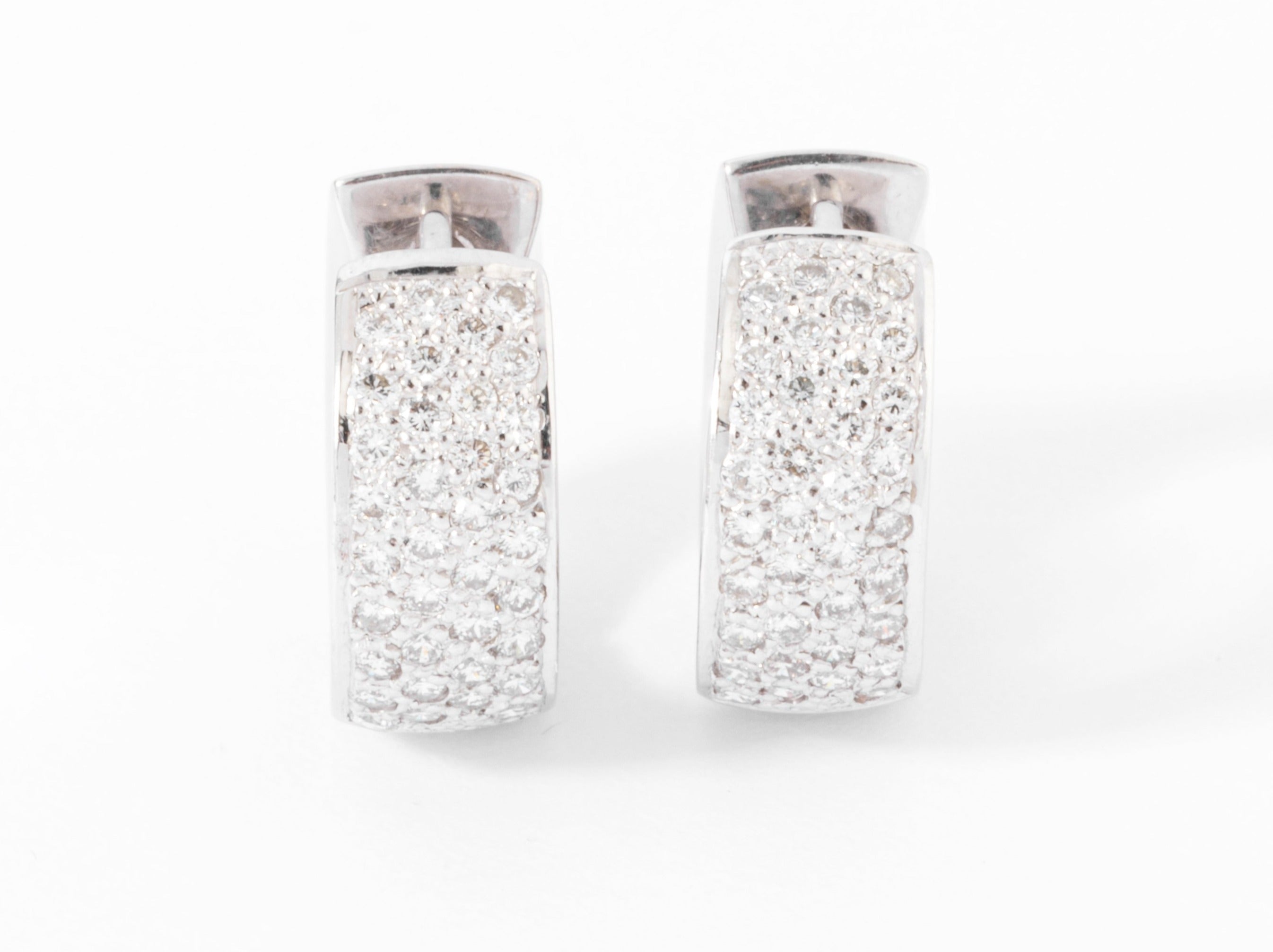 Boucles d'oreilles en demi créole en or gris et diamant