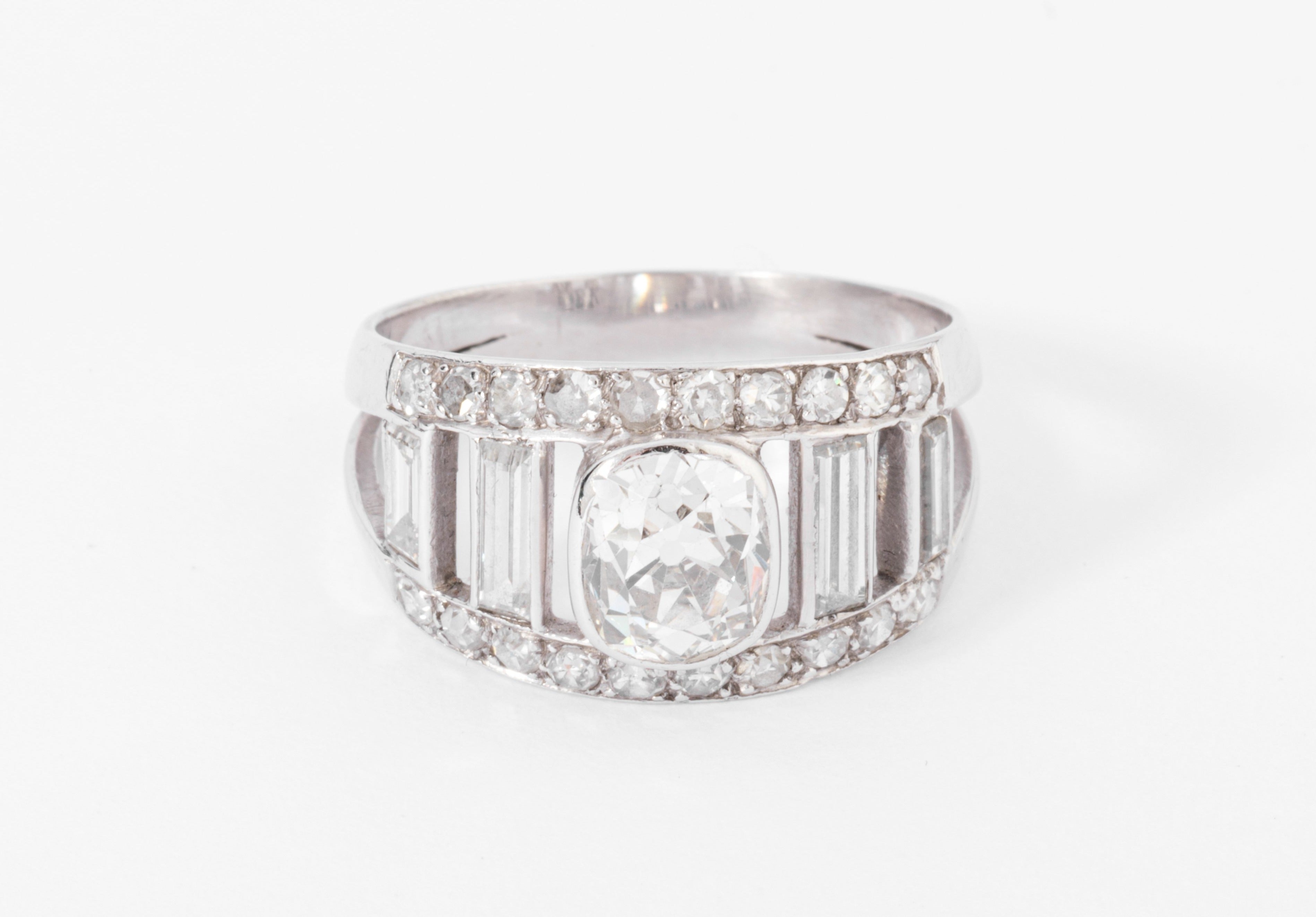 Bague en diamant et platine forme bandeau