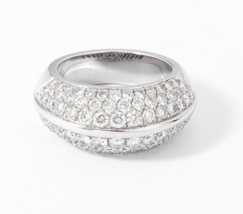Bague jonc en or gris entièrement pavée de diamant