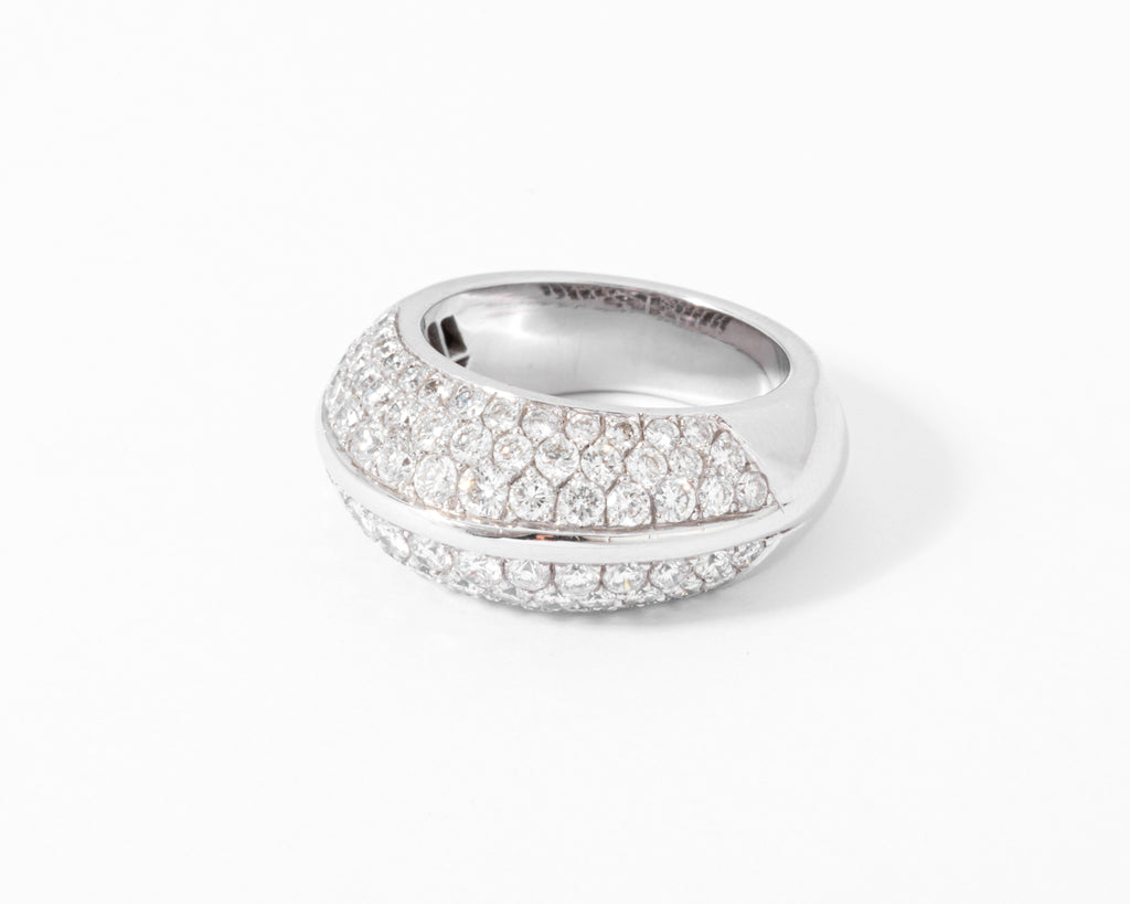 Bague jonc en or gris entièrement pavée de diamant