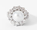 Bague marguerite en perle, entourée diamants