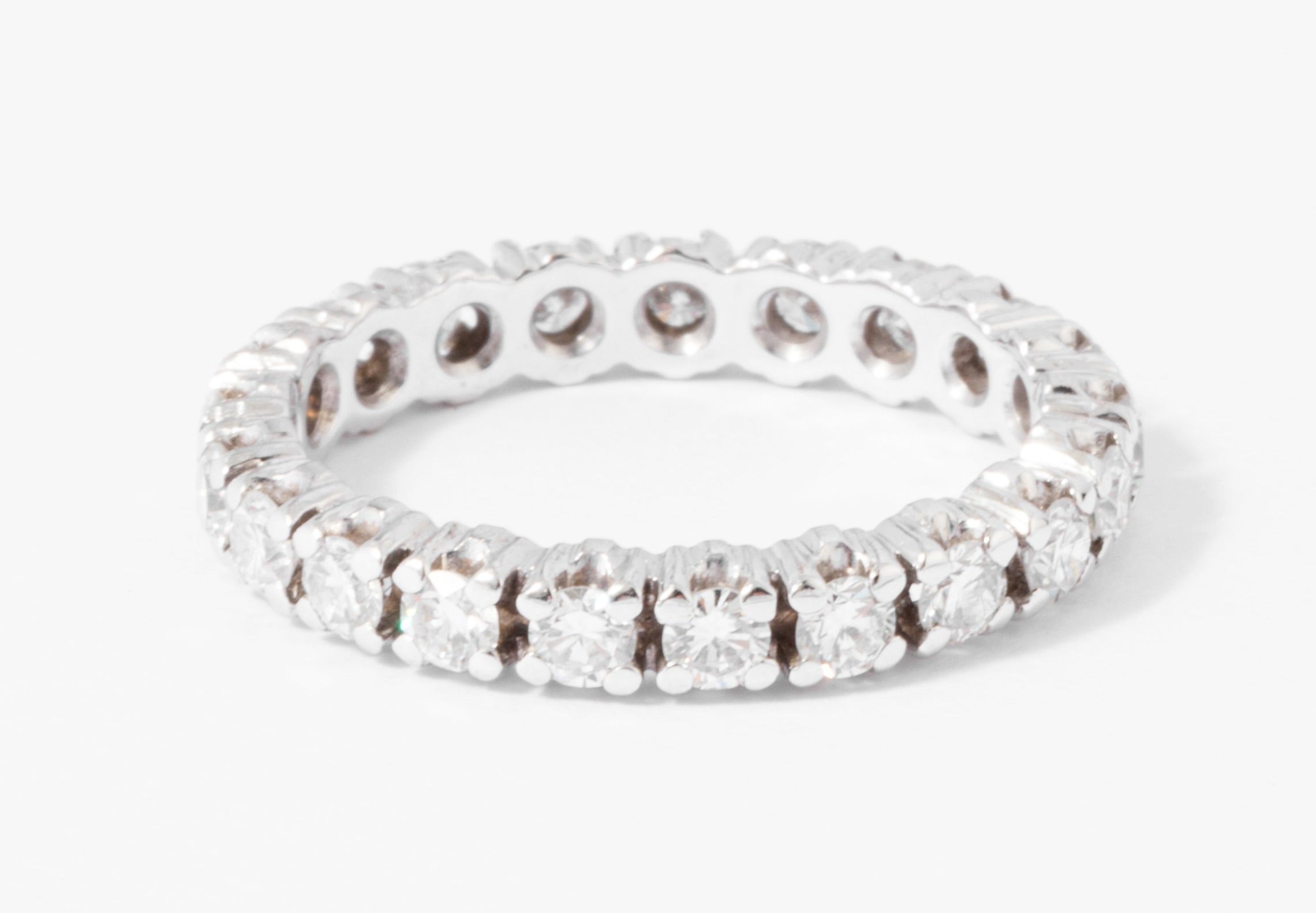 Alliance américaine en or gris et diamant