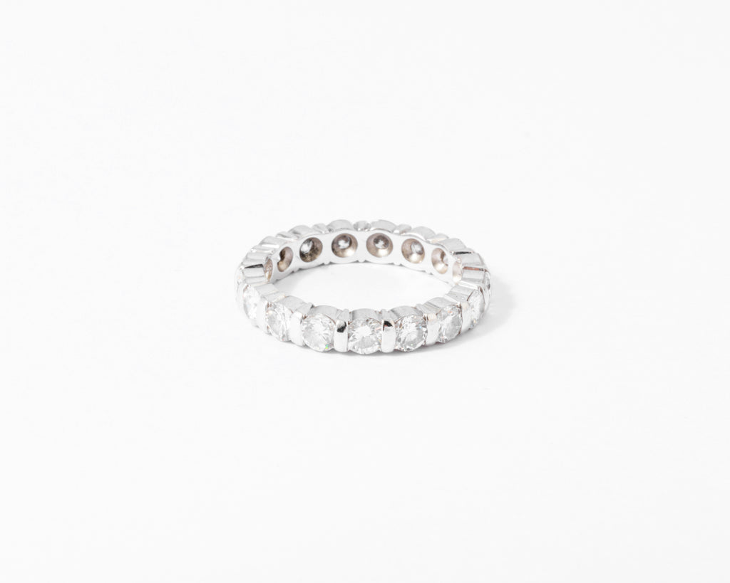Alliance américaine en or gris et diamant taille brillant