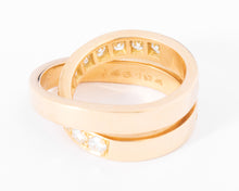 Charger l'image dans la galerie, Bague Cartier modèle Nouvelle Vague or jaune et diamants
