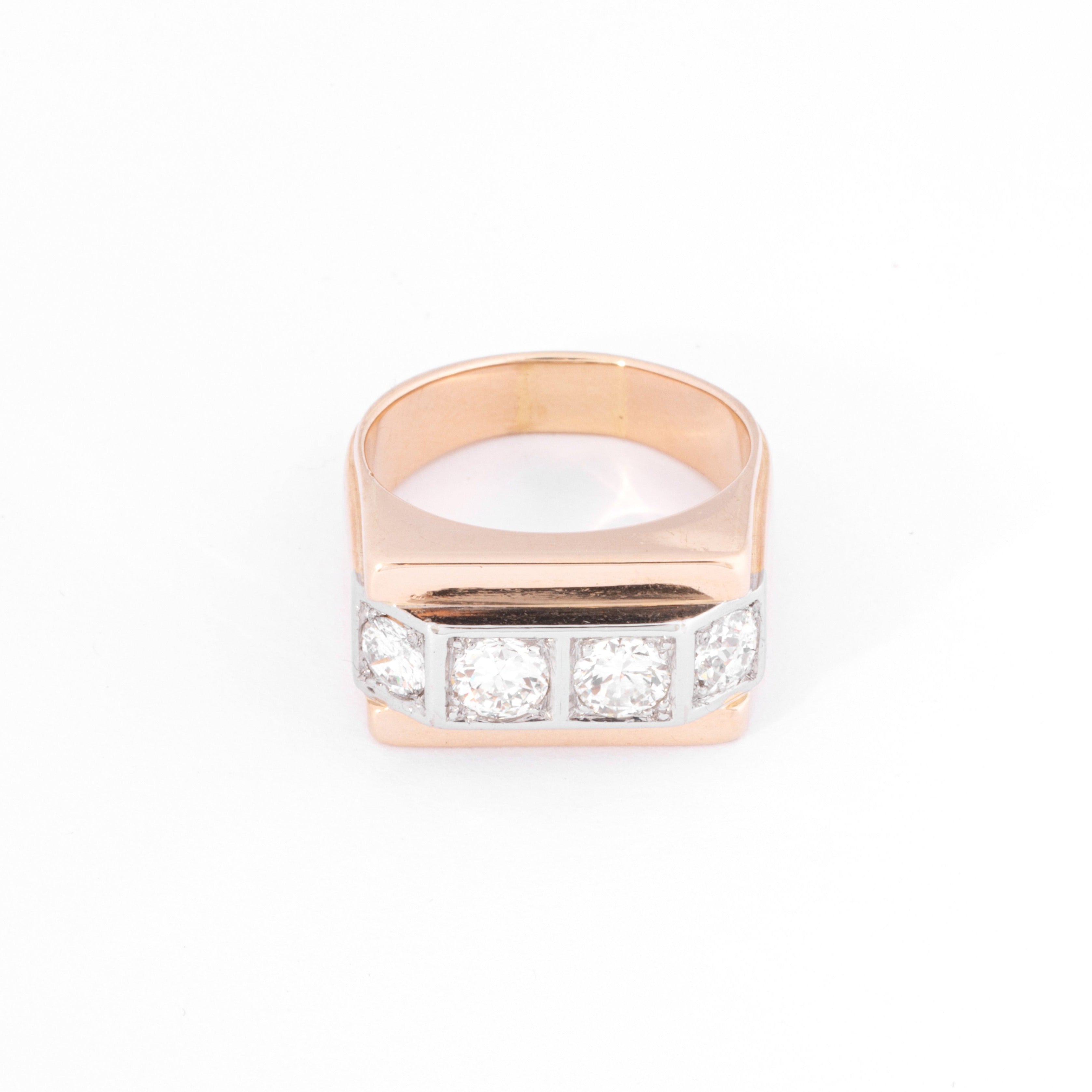 Bague chevalière ornée de diamant