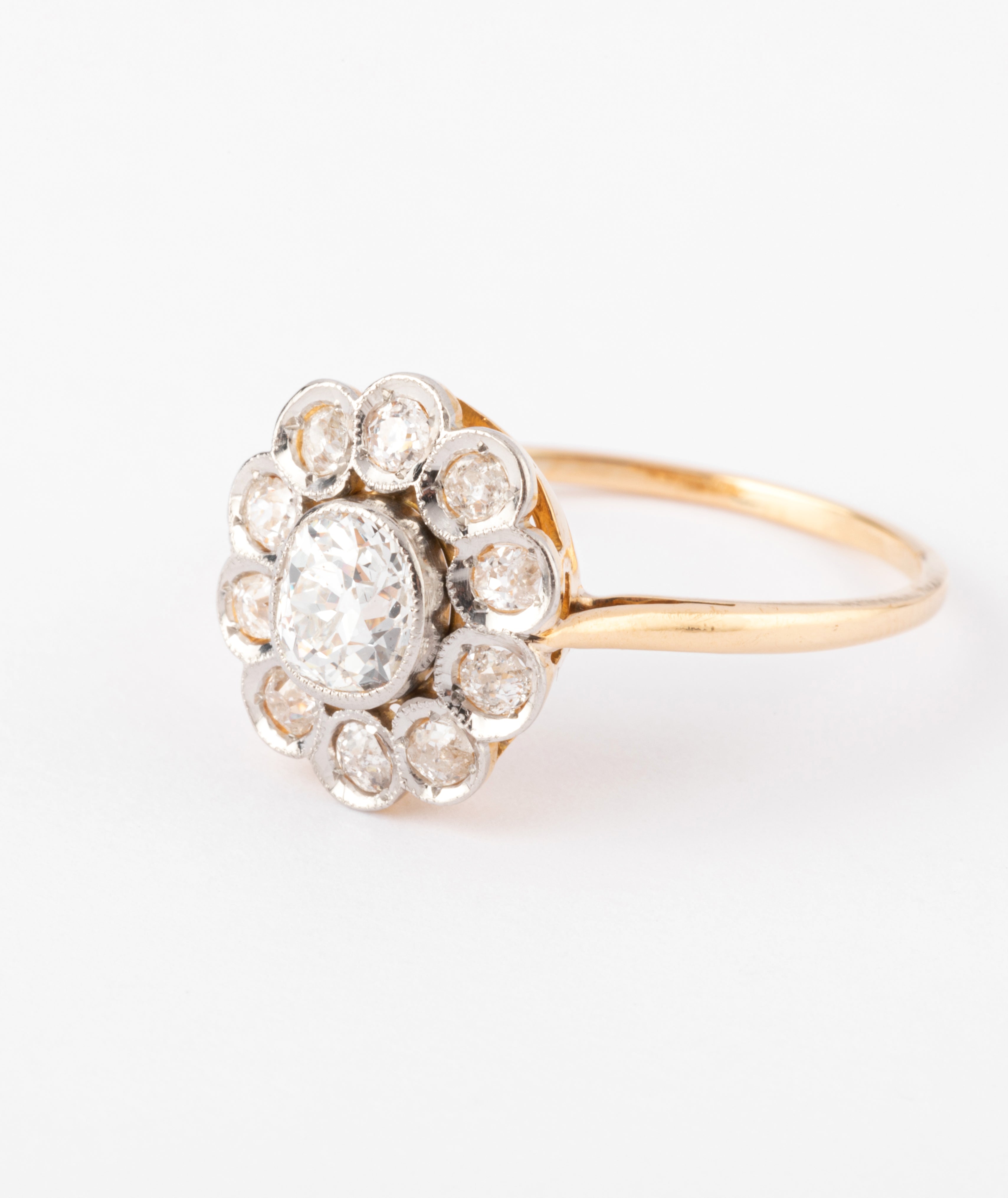 Bague marguerite ancienne en or et diamant