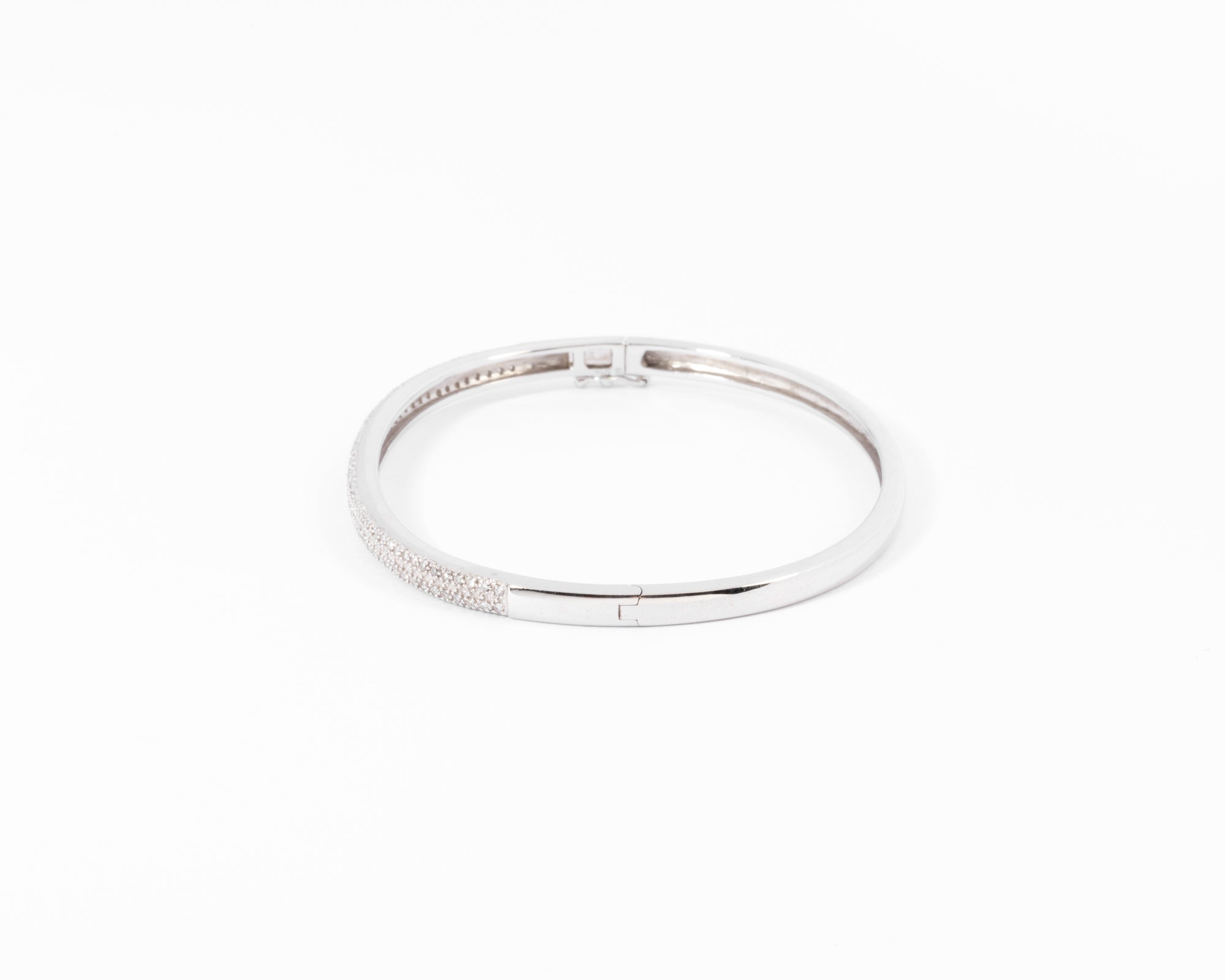 Bracelet  or gris rigide ouvrant en diamant