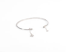 Charger l'image dans la galerie, Bracelet demi jonc or gris et diamant sur le dessus
