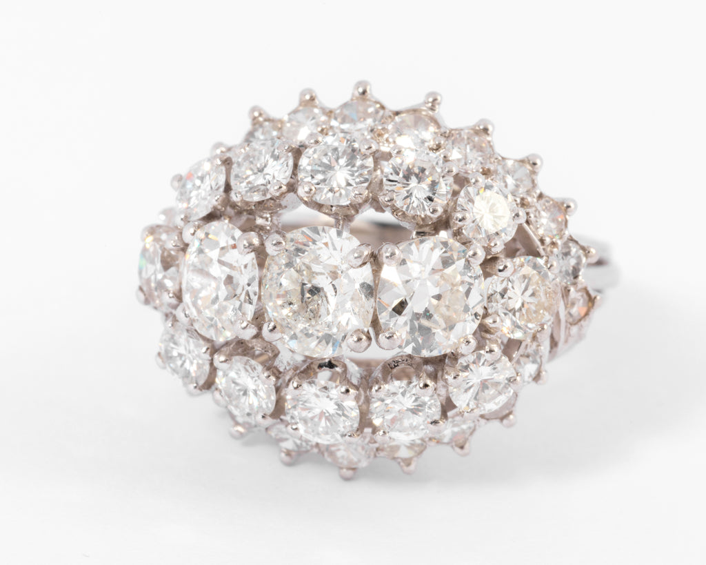 Bague or gris et diamants des années 1960