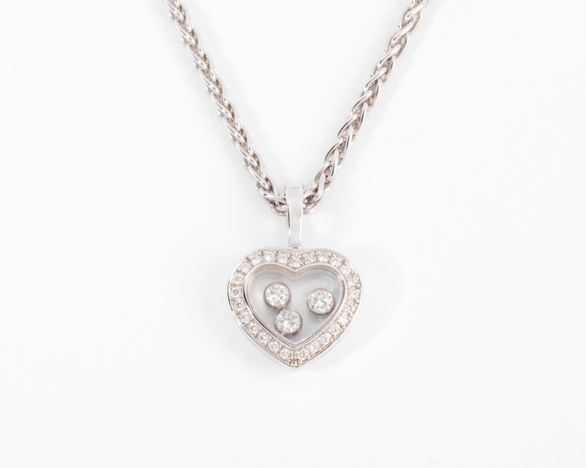 Un pendentif or gris signé de la maison Chopard