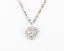 Charger l'image dans la galerie, Un pendentif or gris signé de la maison Chopard
