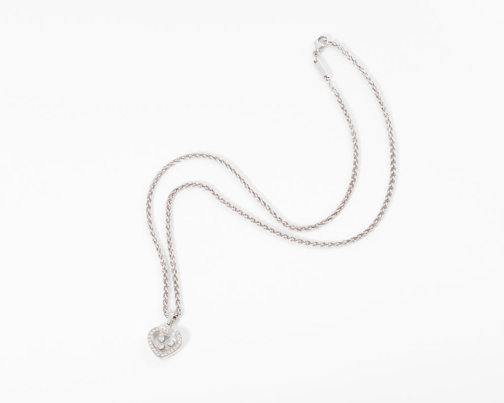 Un pendentif or gris signé de la maison Chopard