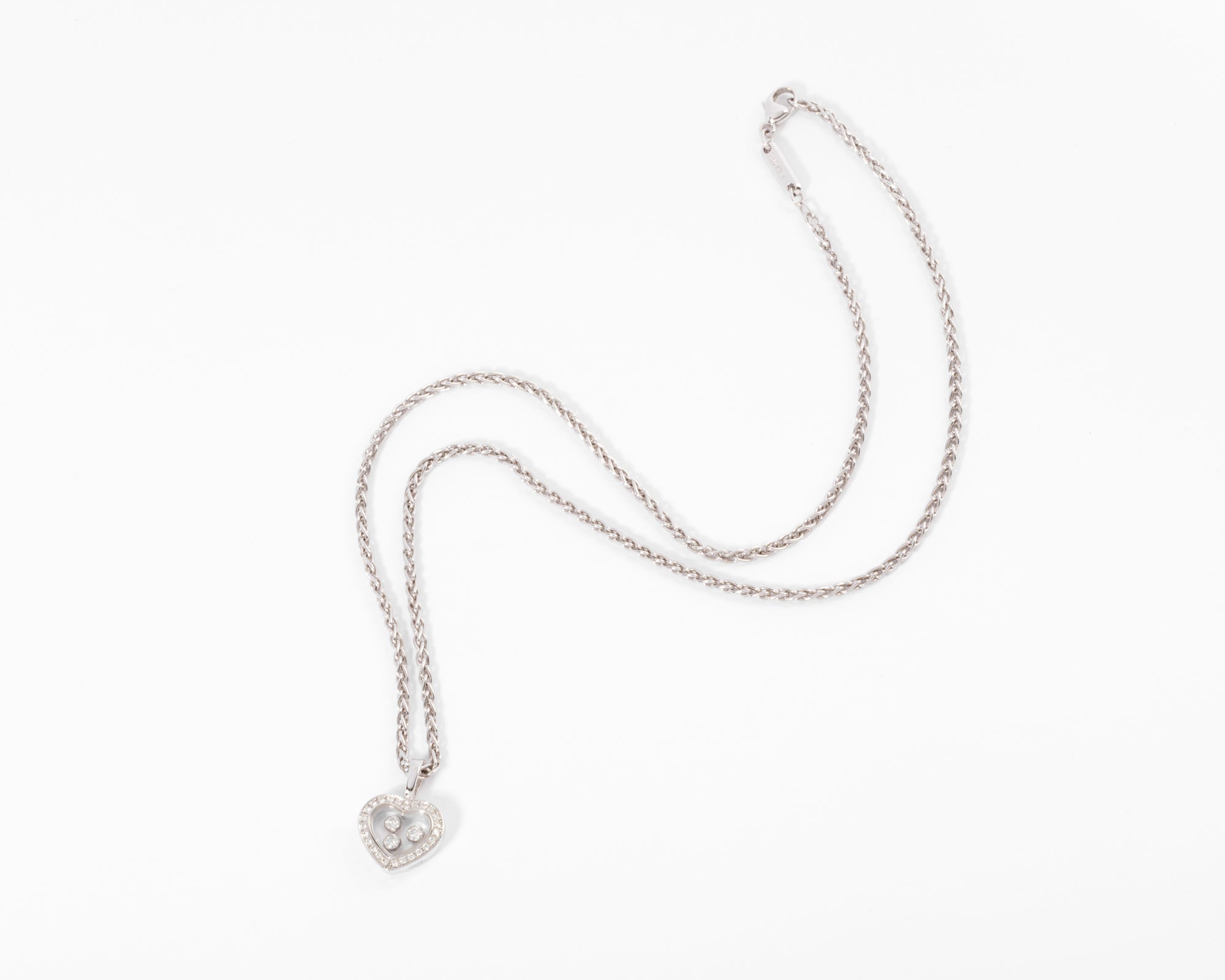 Un pendentif or gris signé de la maison Chopard