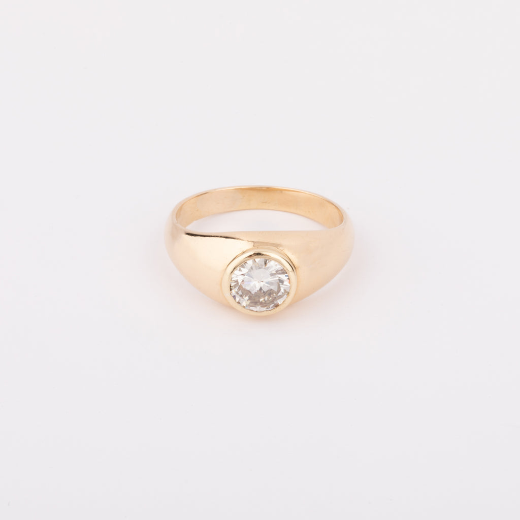 Bague solitaire sur or jaune diamant demi taille
