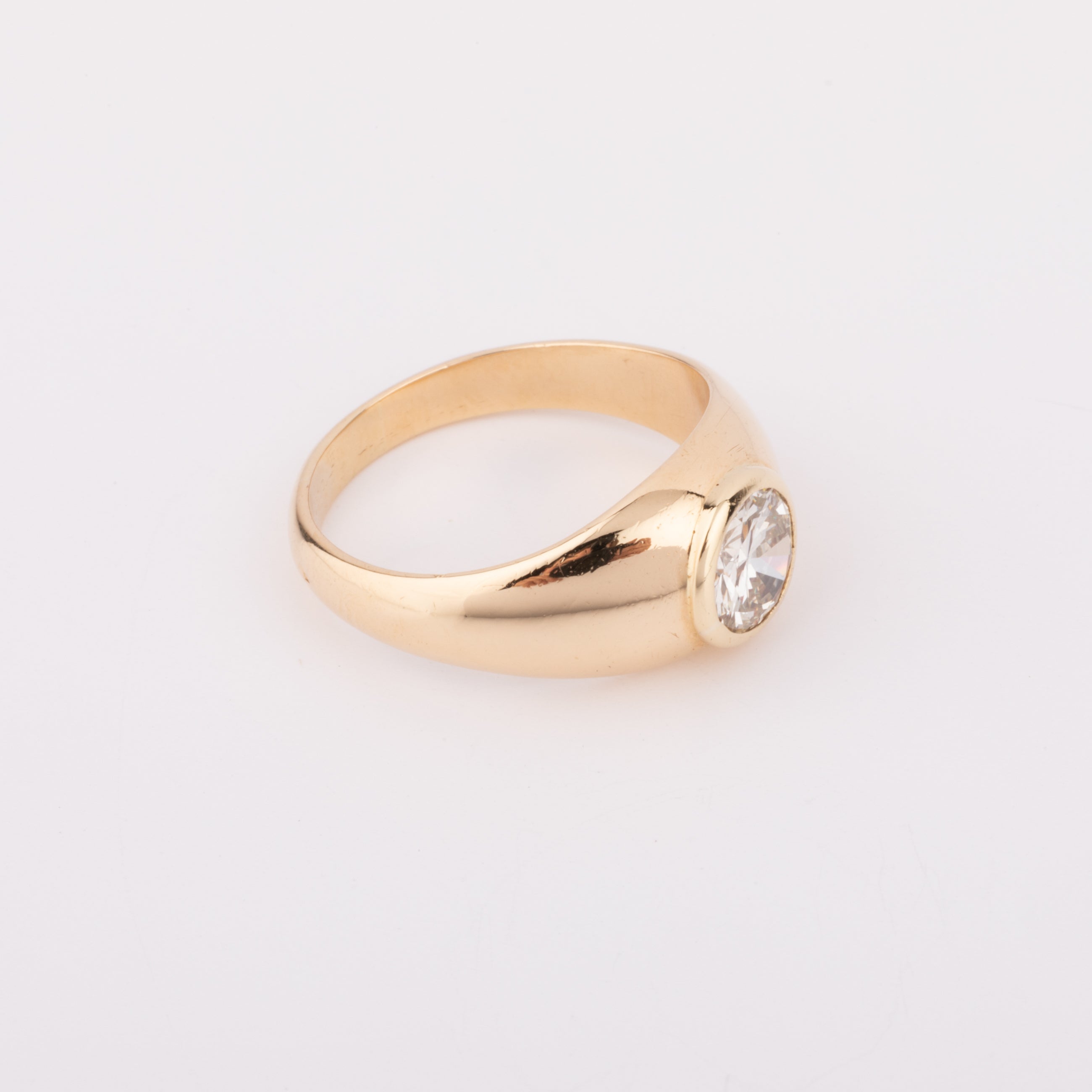 Bague solitaire sur or jaune diamant demi taille