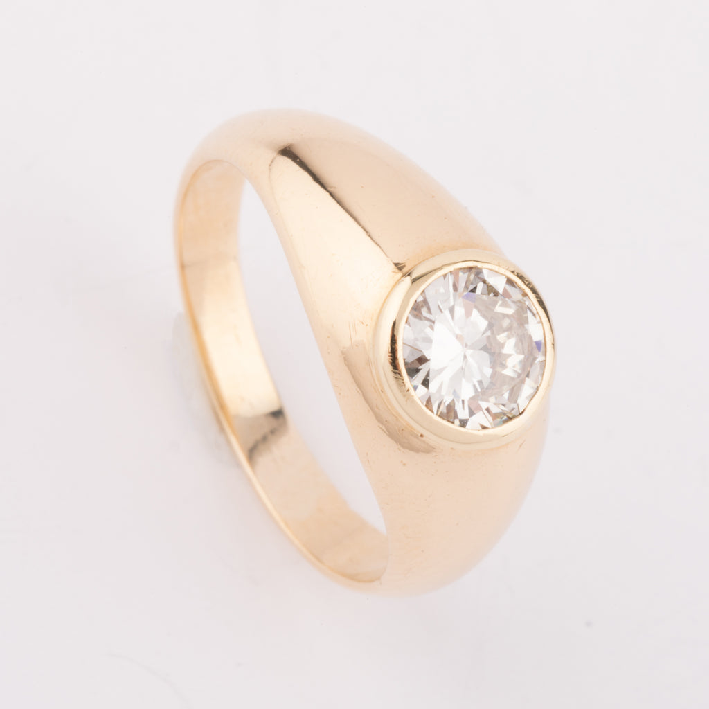 Bague solitaire sur or jaune diamant demi taille