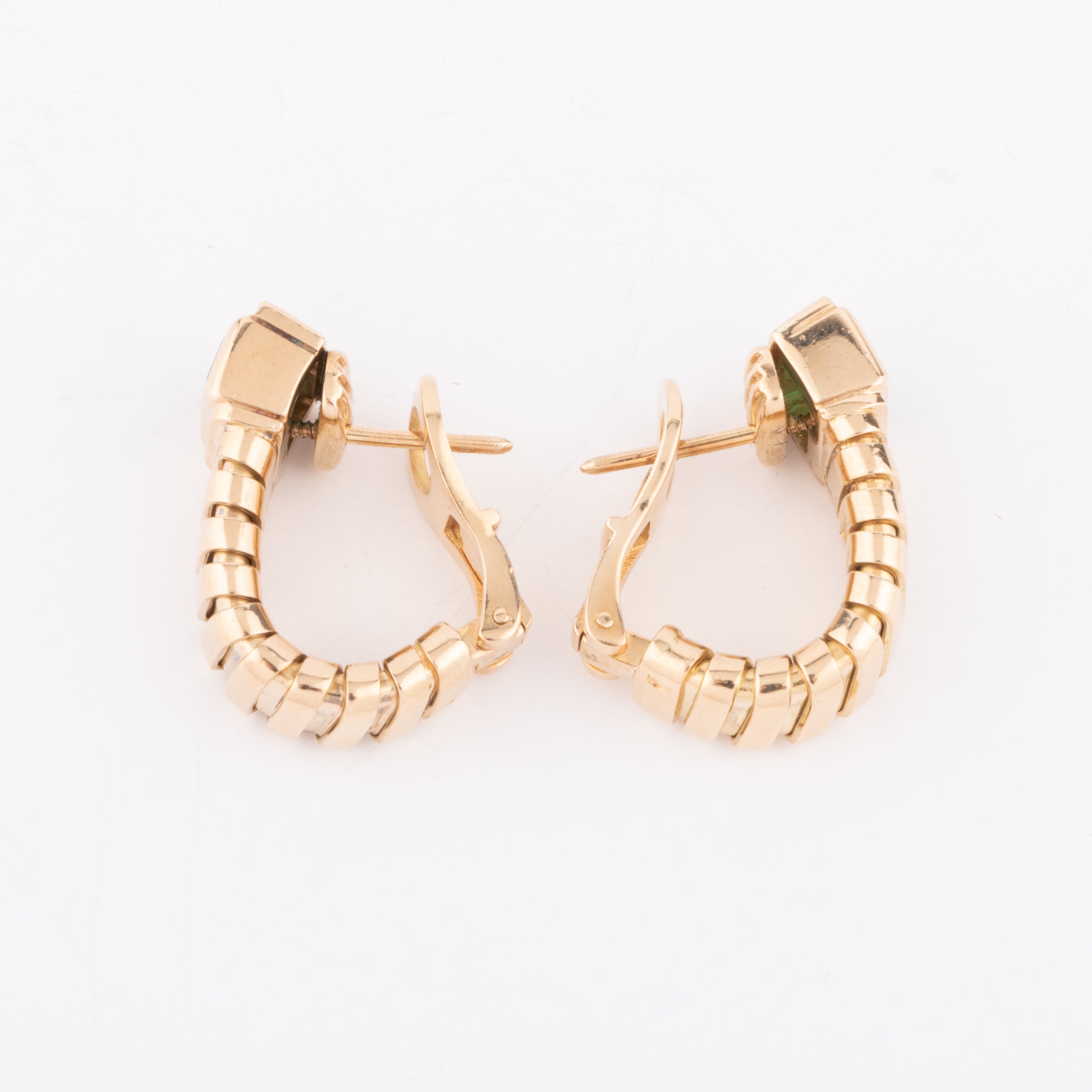 Boucles d'oreilles de la maison Bvlgari en émeraudes sur or jaune