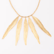 Charger l'image dans la galerie, Collier en or H.Stern formant des plumes en or
