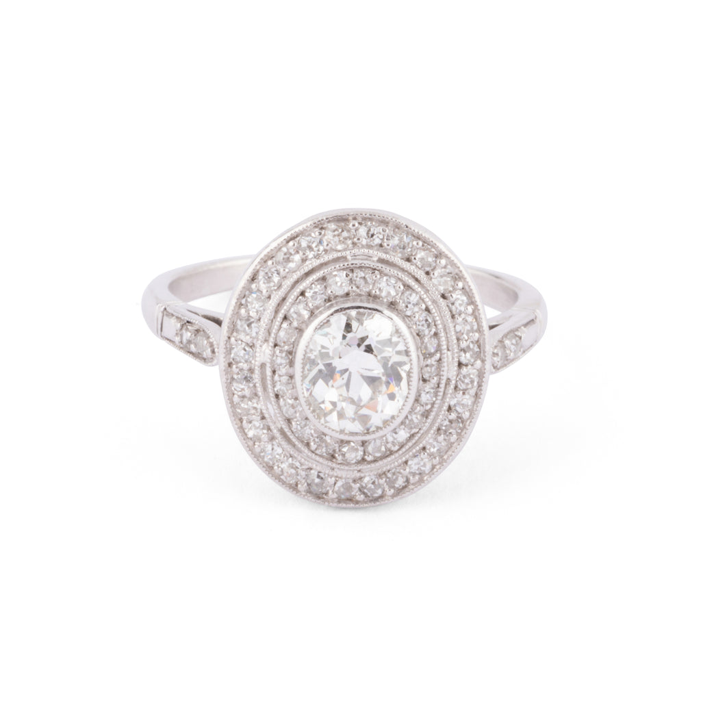 Bague double entourage en platine et diamants