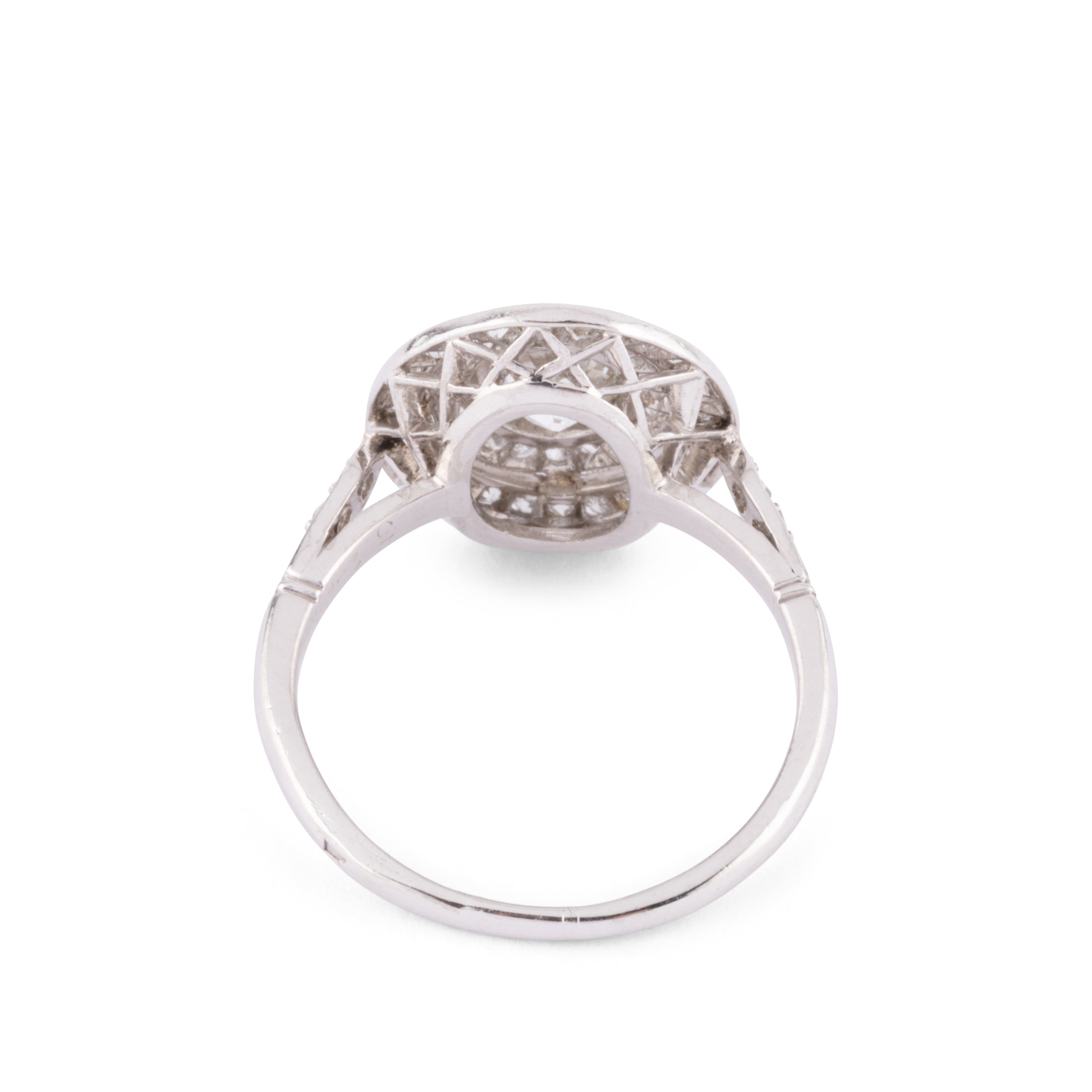 Bague double entourage en platine et diamants