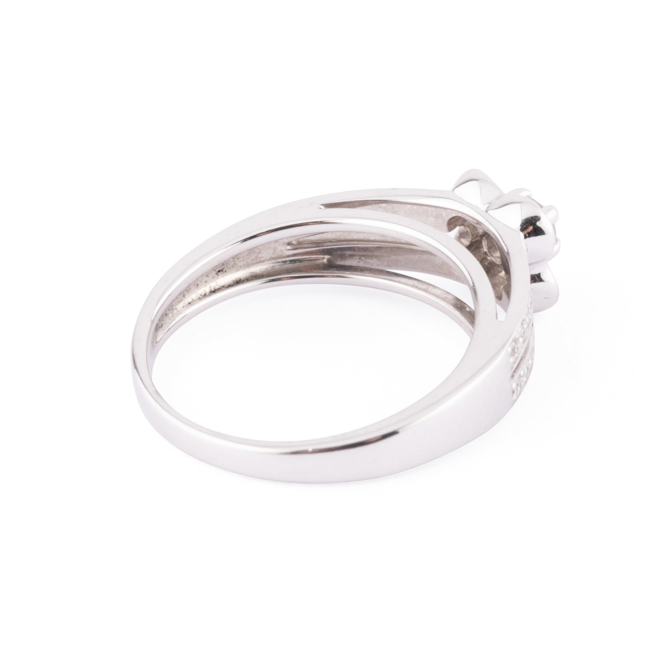 Bague or gris et diamant  de la maison Mauboussin