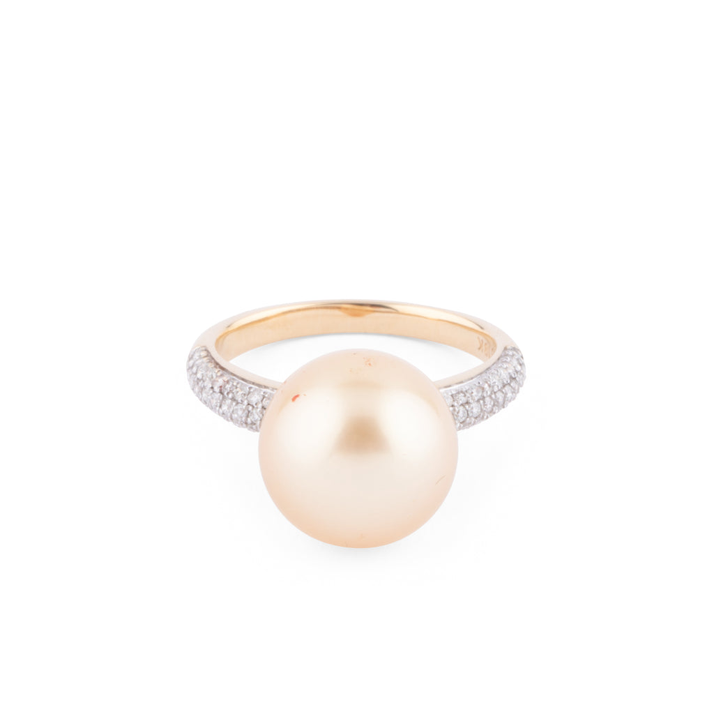 Bague en or jaune, ornée d'une perle de culture Gold des mers du sud