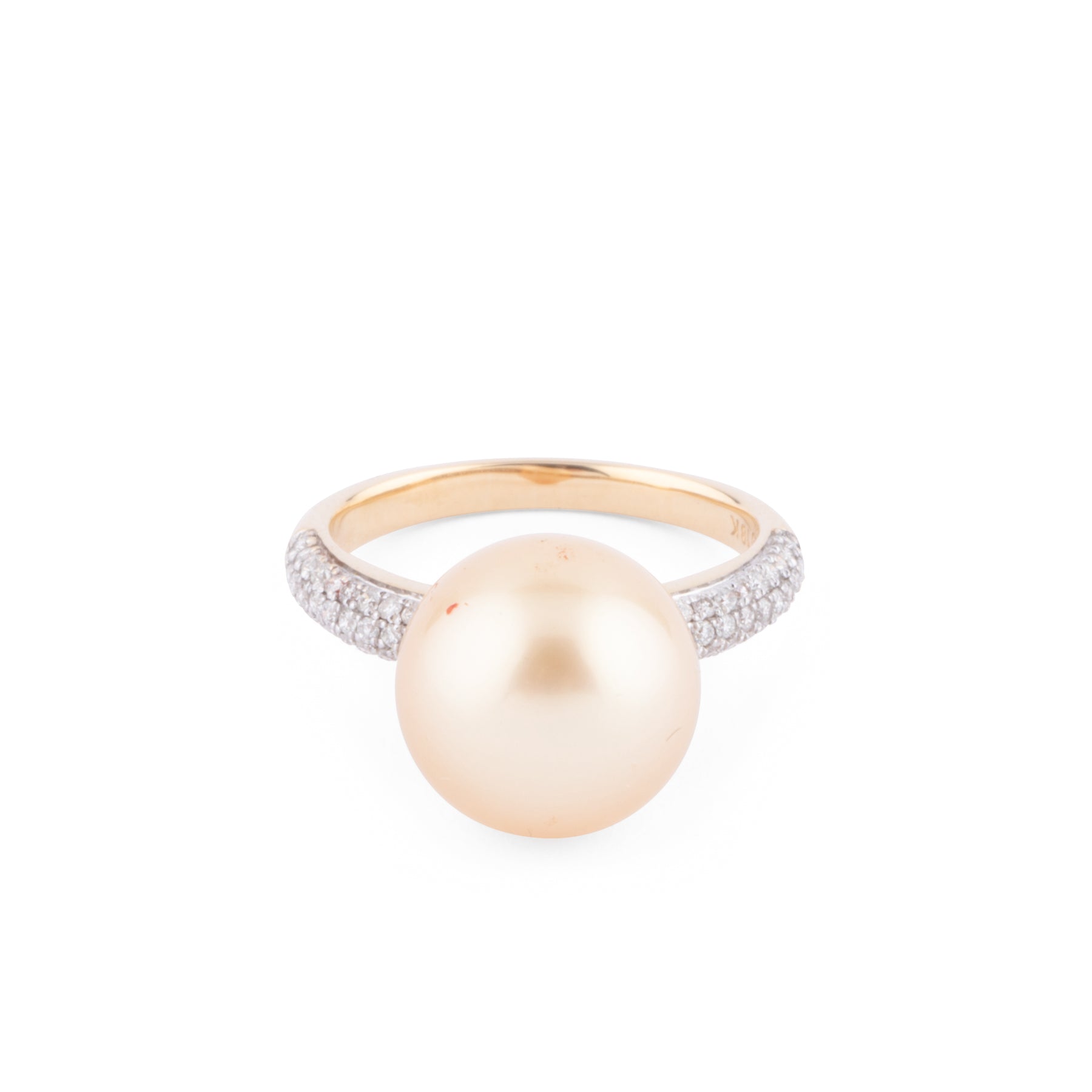 Bague en or jaune, ornée d'une perle de culture Gold des mers du sud