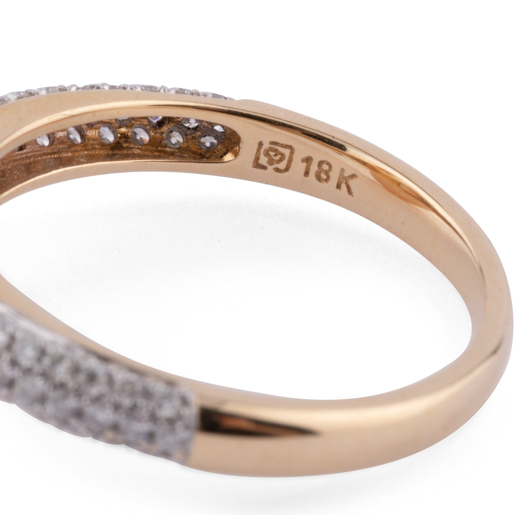 Bague en or jaune, ornée d'une perle de culture Gold des mers du sud