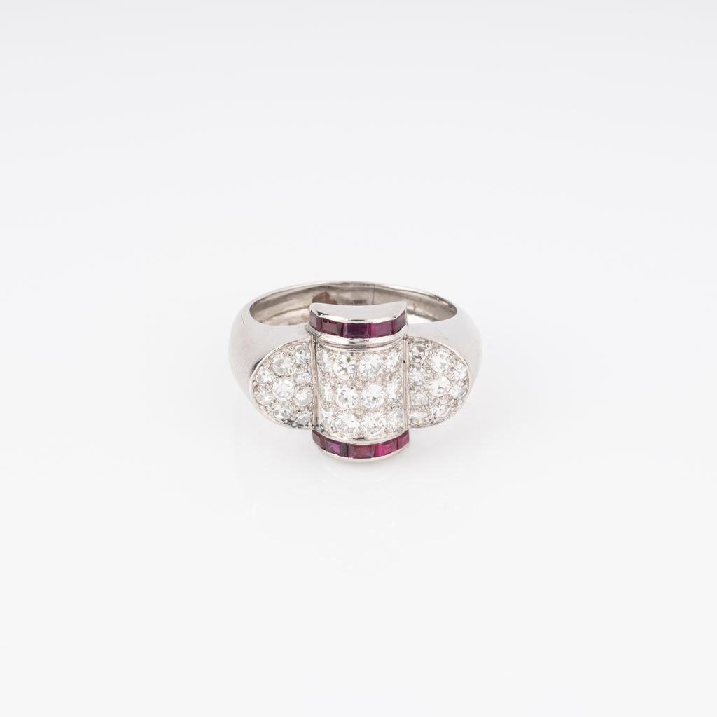Bague platine et diamant ornée de rubis qualibrés