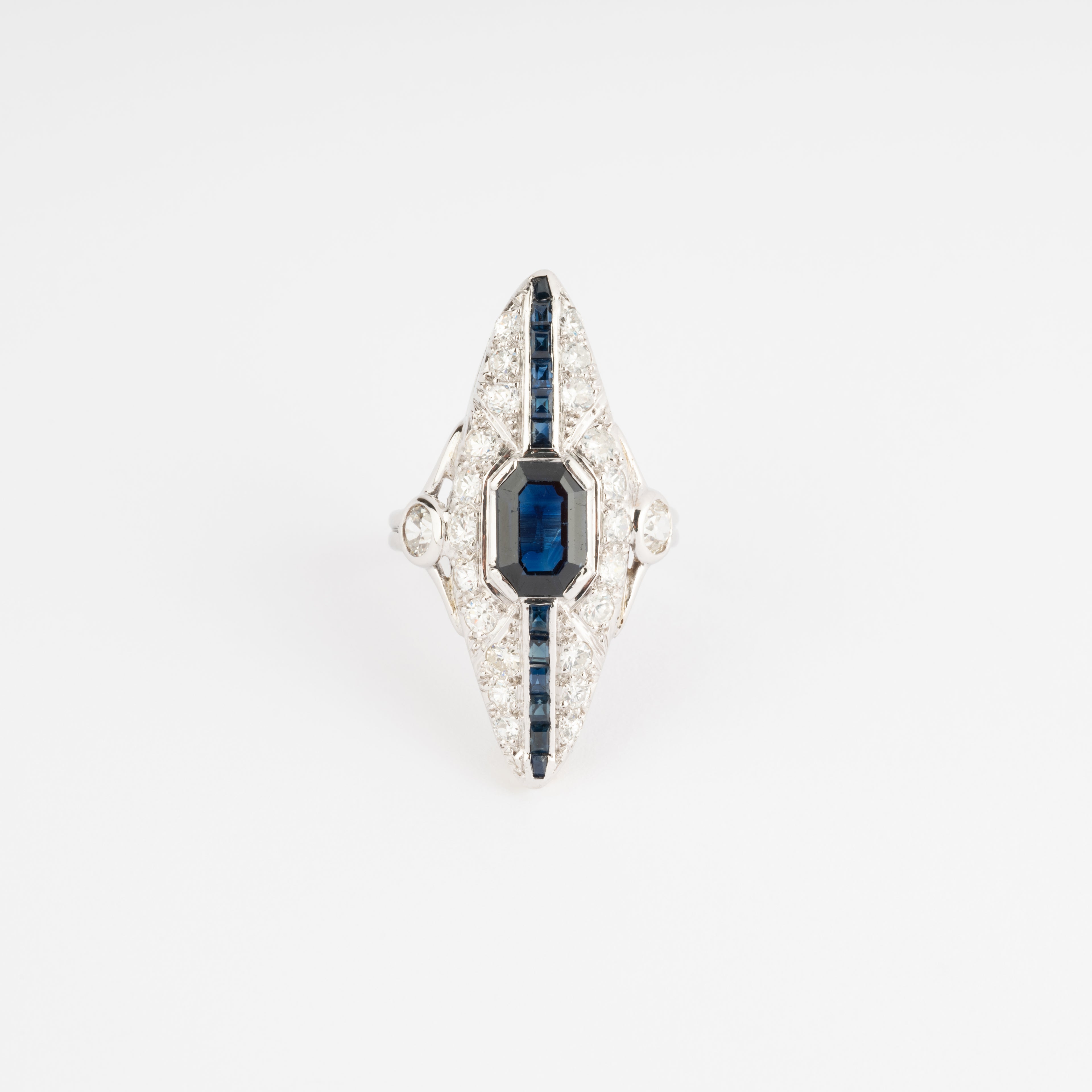 Bague marquise en diamant et saphir