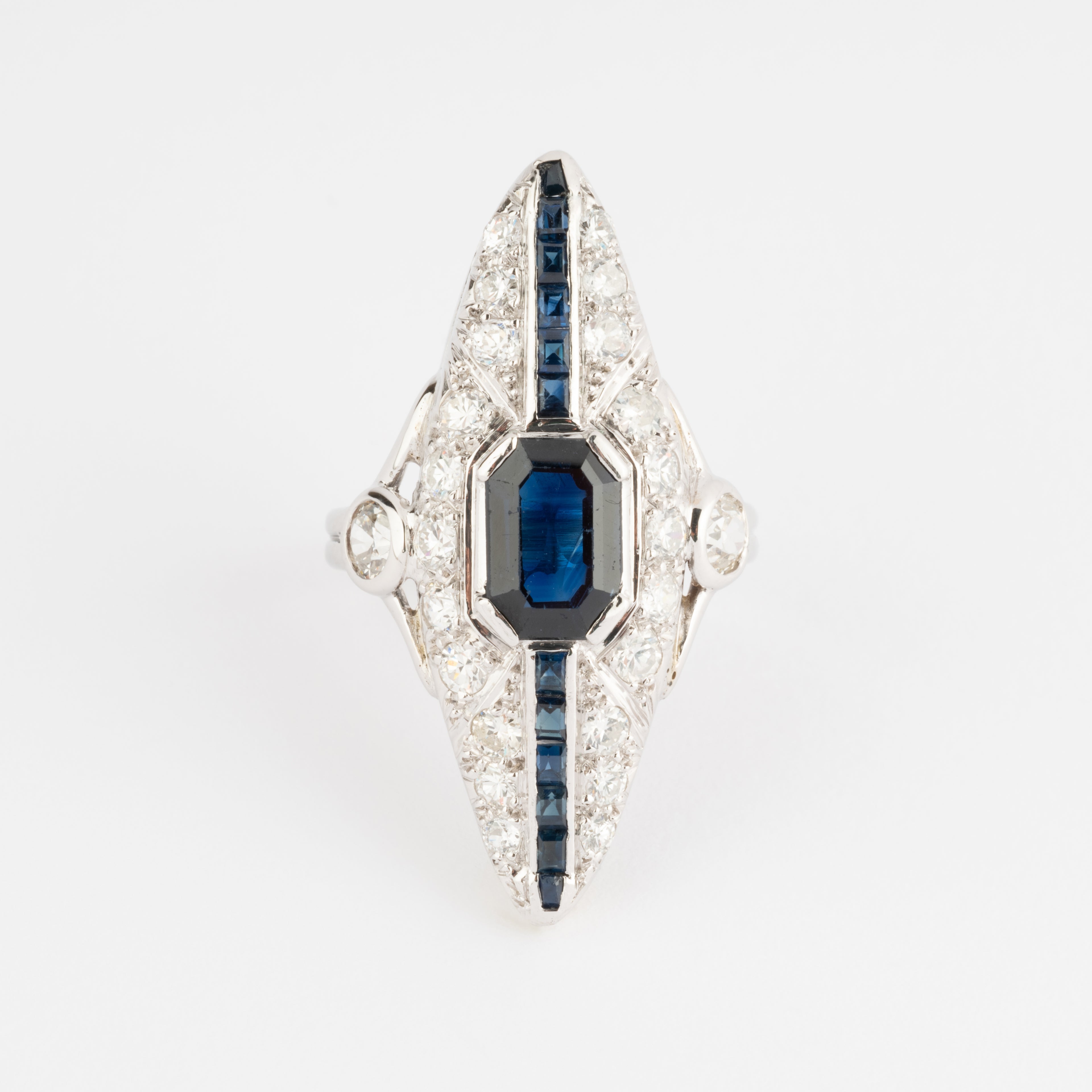 Bague marquise en diamant et saphir