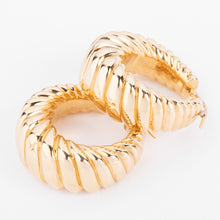 Charger l'image dans la galerie, Boucles d'oreilles en or jaune godronné
