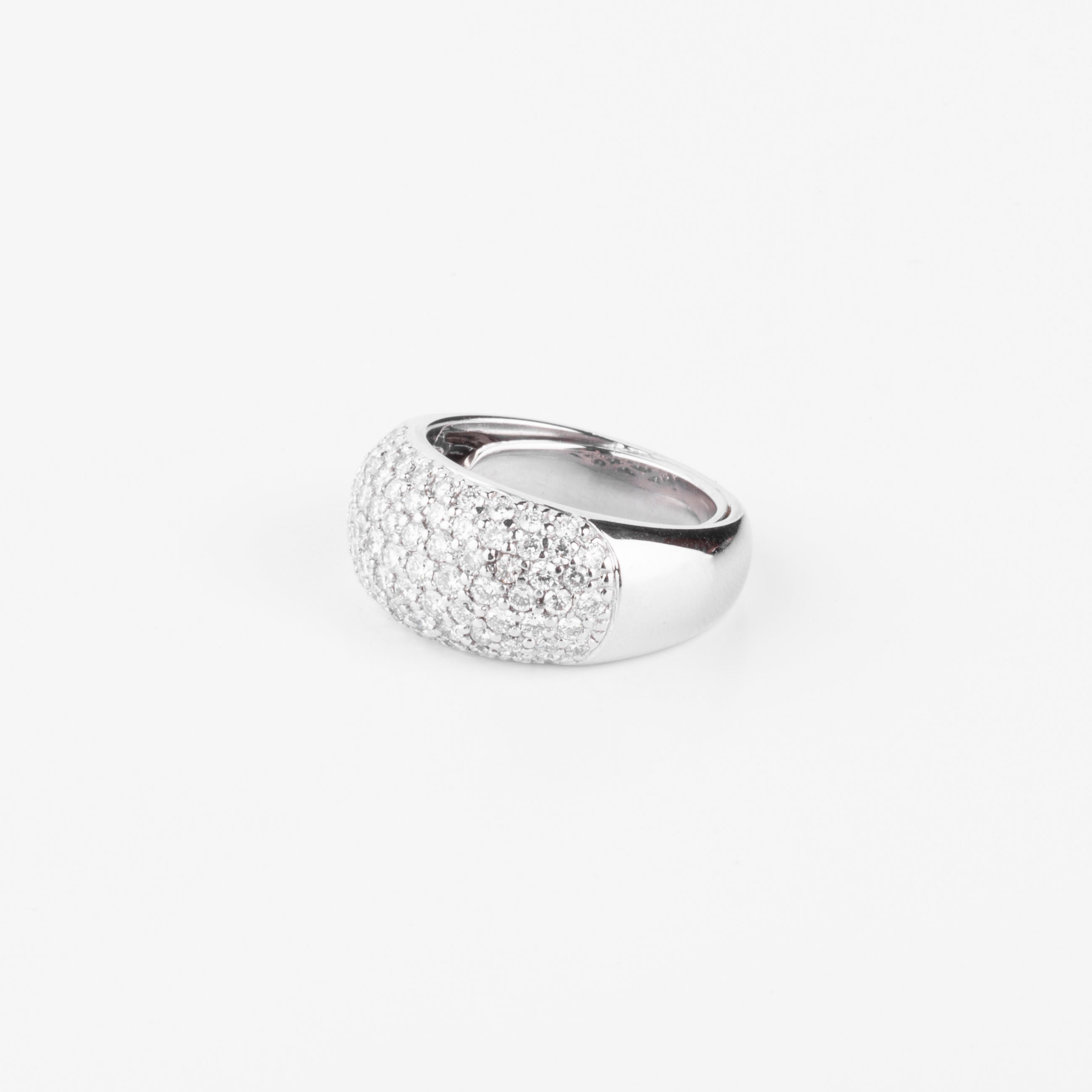 Bague jonc en or gris pavée de diamants