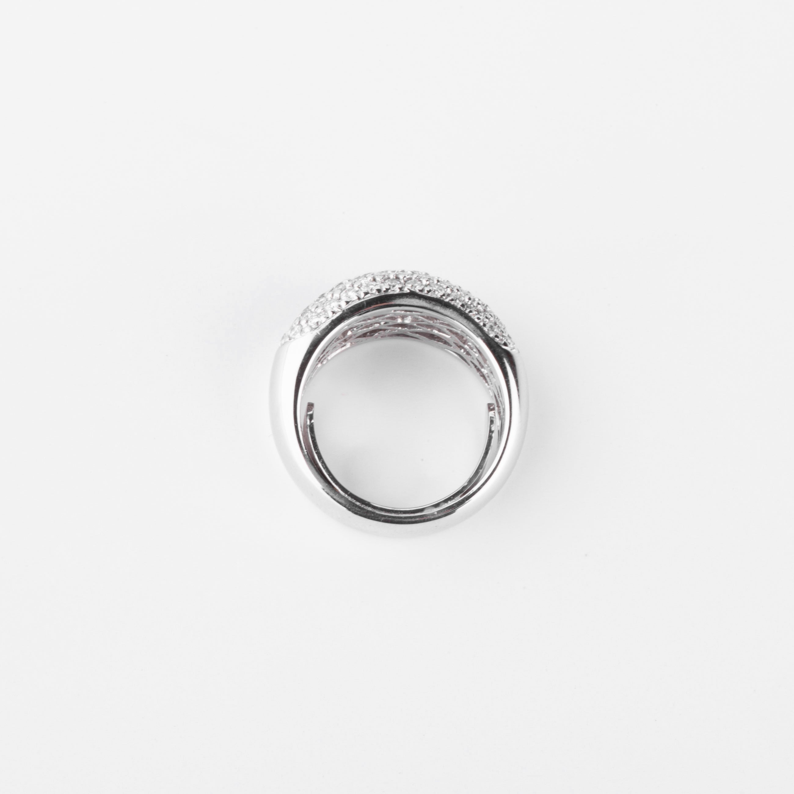 Bague jonc en or gris pavée de diamants