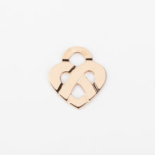 Charger l'image dans la galerie, Pendentif en or jaune formant un cœur de la maison Poiray
