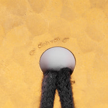 Charger l'image dans la galerie, Pendentif martelée de la maison Dinh Van modèle cible
