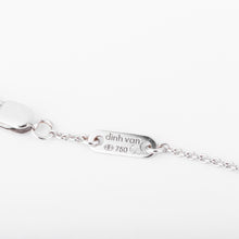 Charger l'image dans la galerie, Collier or gris et diamants de la maison Dinh Van
